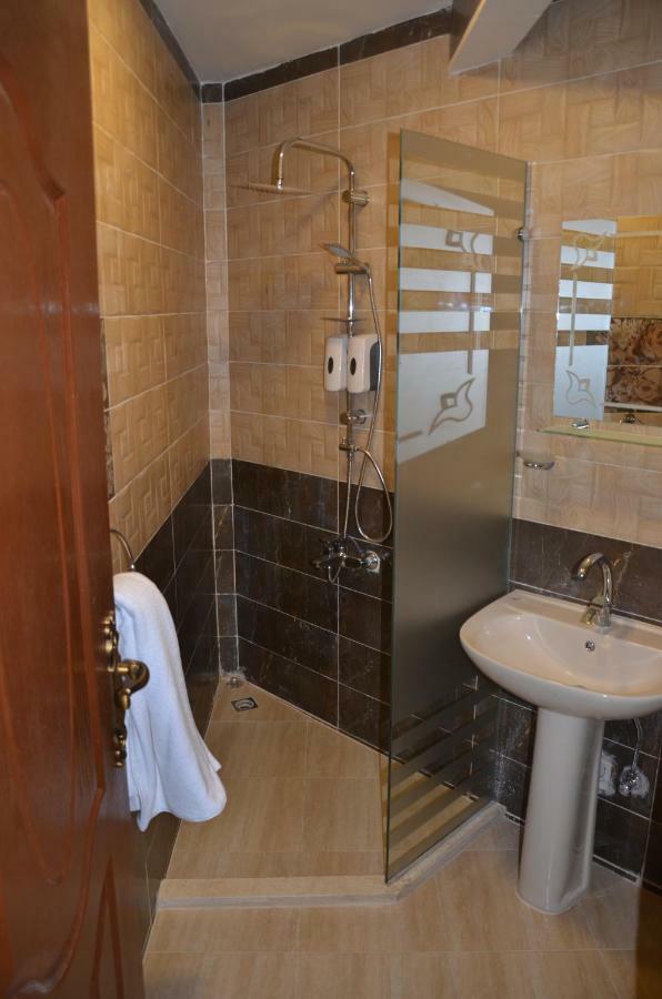 Full Pyramids View Apartment With Balcony For 8 P Kafret el-Gabal Екстериор снимка